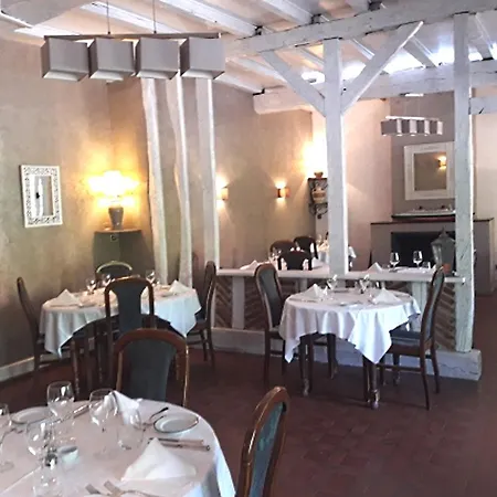 호텔 Restaurant La Croix Blanche 2*
